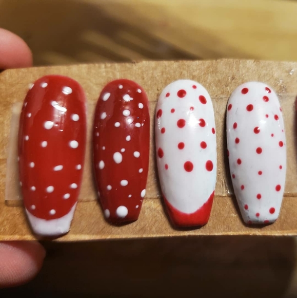 Christmas Nails - Picture 2 of 3